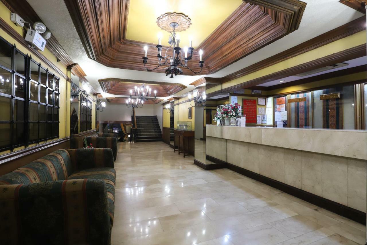 Camelot Hotel Quezon City Exterior foto